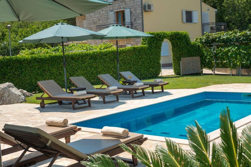 Vila Vergatum-Privacy,Gym,Billiards,Table Tennis Donji Brgat エクステリア 写真