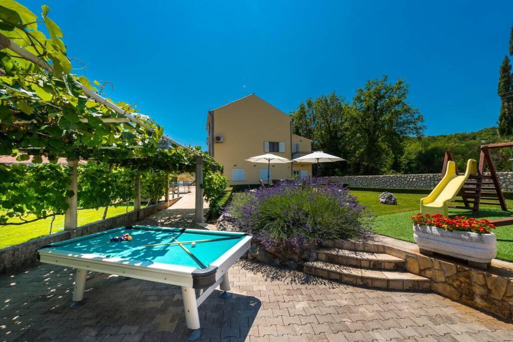 Vila Vergatum-Privacy,Gym,Billiards,Table Tennis Donji Brgat エクステリア 写真