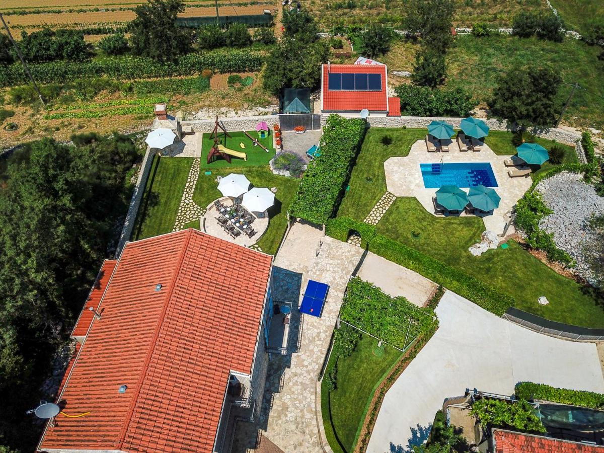 Vila Vergatum-Privacy,Gym,Billiards,Table Tennis Donji Brgat エクステリア 写真